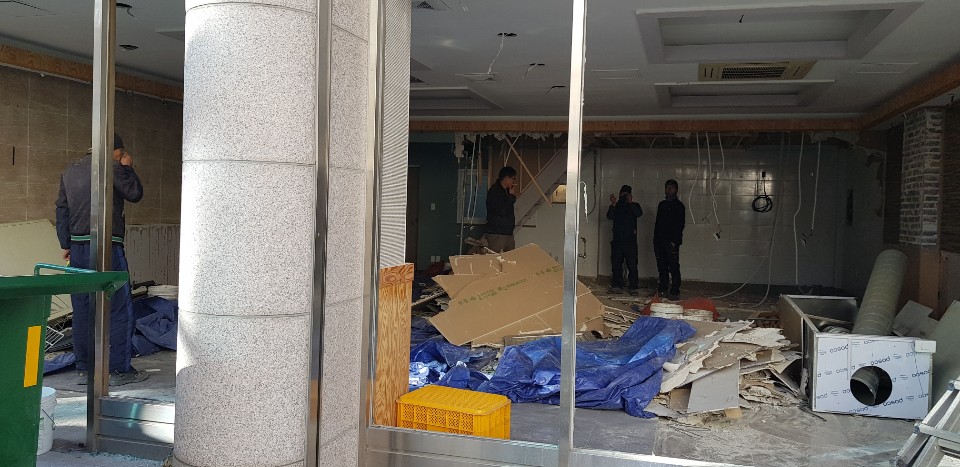 커피숍 부분철거 사진